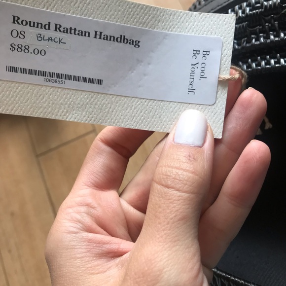 Adorable black round rayan bag by The Canyon - Picture 4 of 7